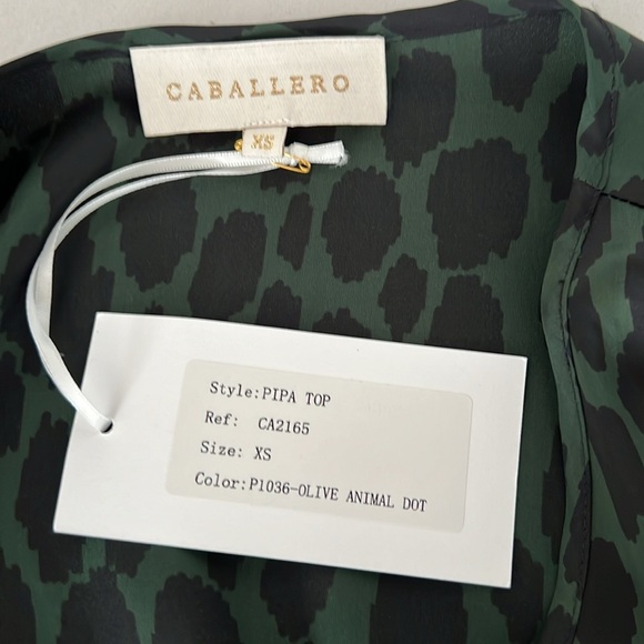 Caballero Pipa Top in Olive Animal Dot size XS - Picture 11 of 14